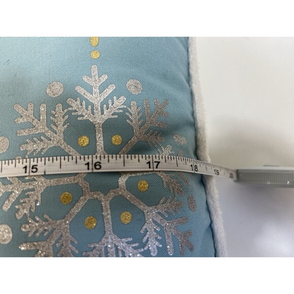 Christmas Throw Pillow. Silver/Gold Snowflakes‎ 19 x 12 1/2 - Picture 6 of 9